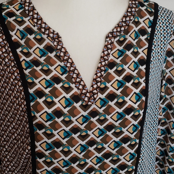 Geometric Multi-color & Design Tunic Blouse, Large - Picture 2 of 8